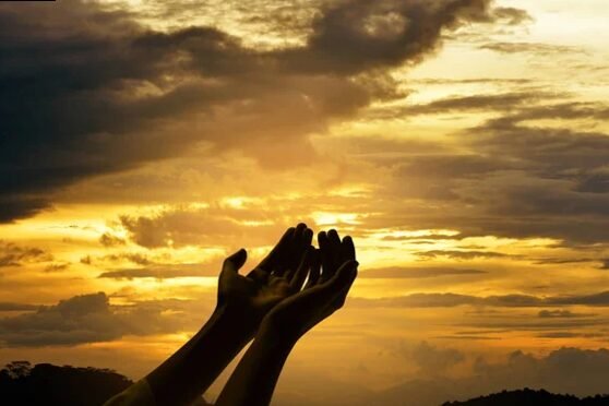 Abendgebet: Eine abendliche Besinnung, um Gott zu danken und ihn zu bitten